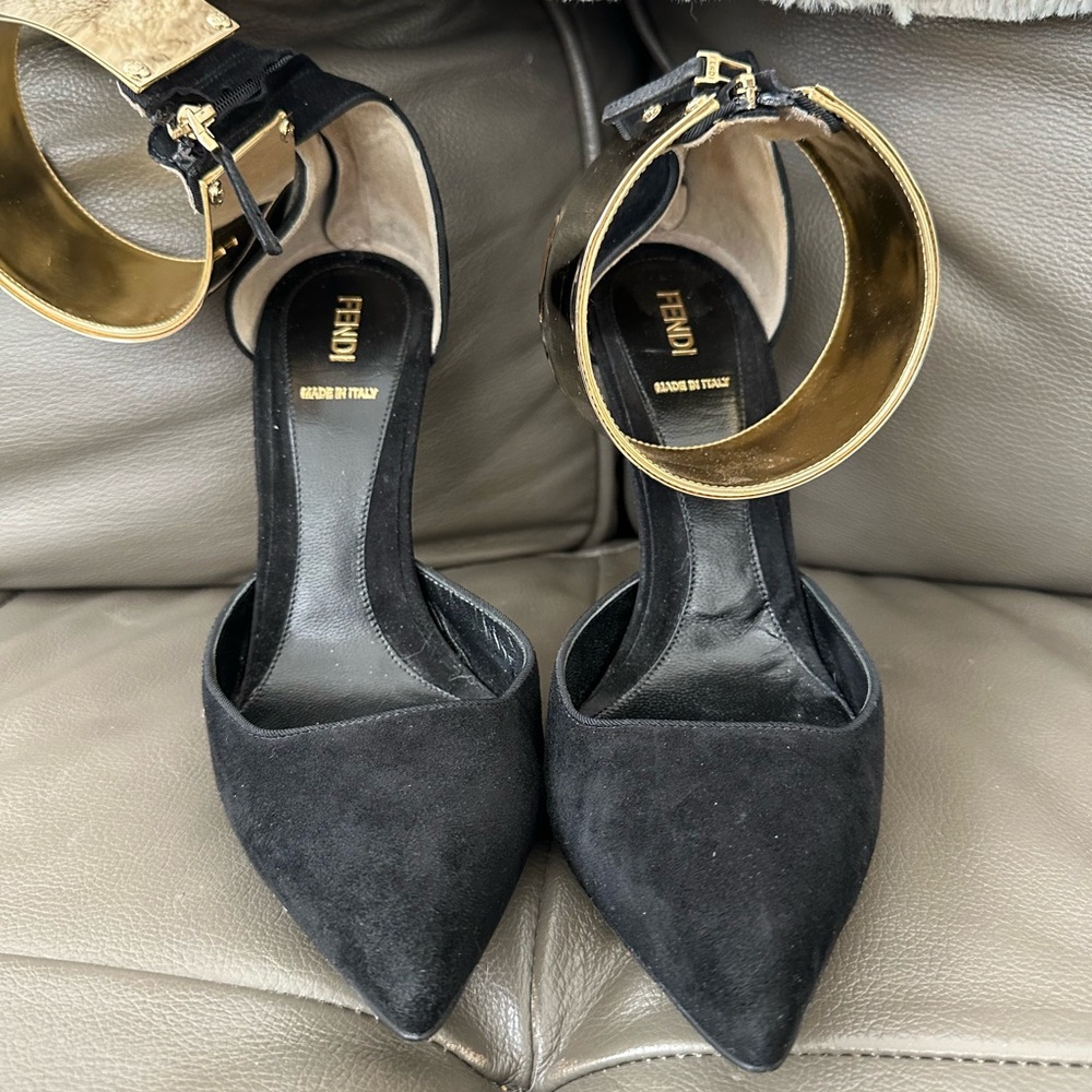 Fendi Black and Gold Heels with Metallic Ankle Cuff and High Stiletto - Picture 4 of 9